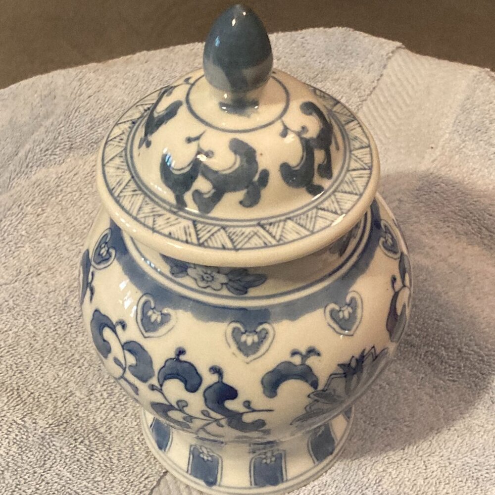 VTG Chinese Blue & White Porcelain Ginger Jar & Lid-8.5" High-Qinghua Style-EUC